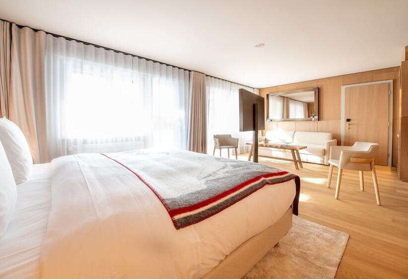 Полулюкс, Schweizerhof Zermatt   A Small Luxury
