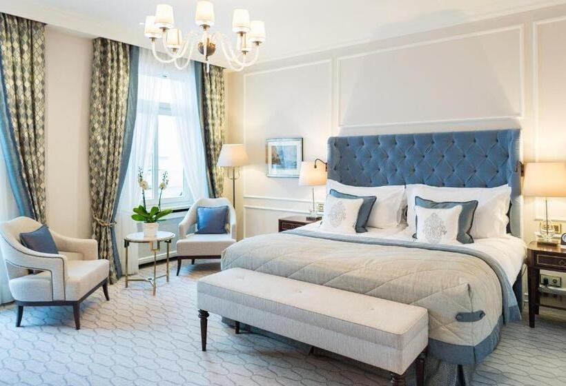 Номер Deluxe Вид на Озеро, Fairmont Hotel Vier Jahreszeiten, Hotel Des Jahres 2023 & 2024  Die 101 Besten