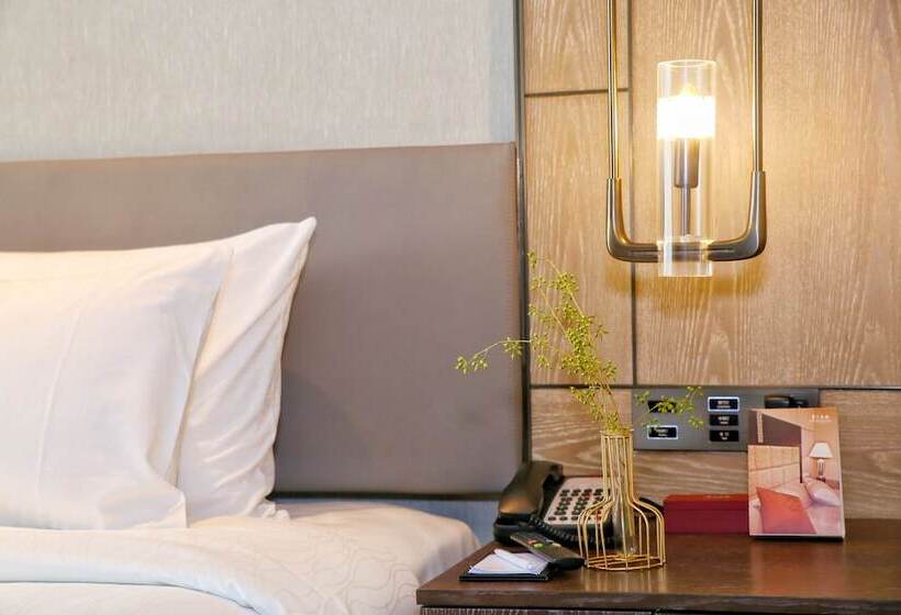 Номер Deluxe, Dong Fang Hotel Guangzhou