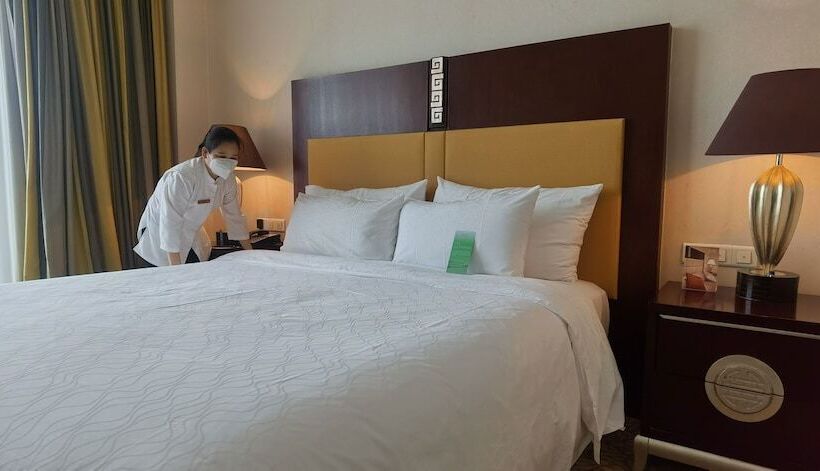 Люкс Superior, Dong Fang Hotel Guangzhou
