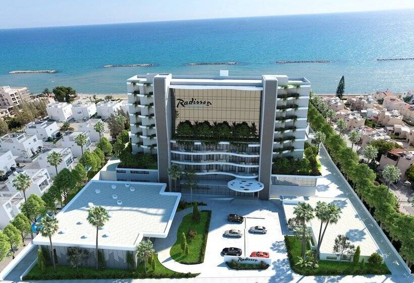 스탠다드 룸 풀장 전망, Radisson Beach Resort Larnaca