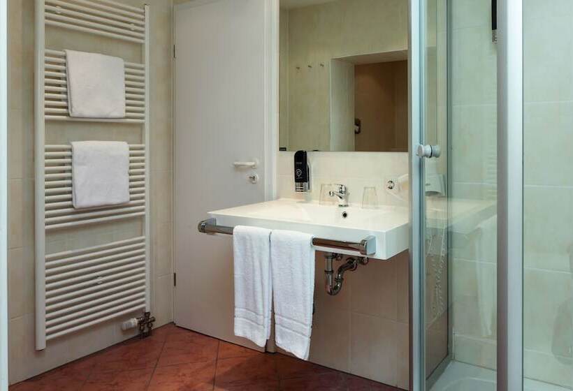 Номер Стандарт Трехместный, Centro Hotel Mondial München, Trademark Collection By Wyndham