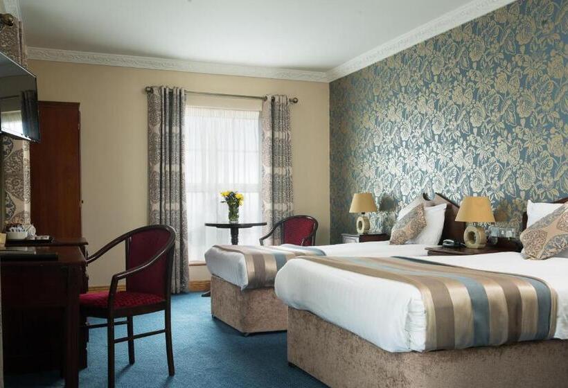 Семейный Номер, Holyrood Hotel   Leisure Centre & The Spa At Orchids