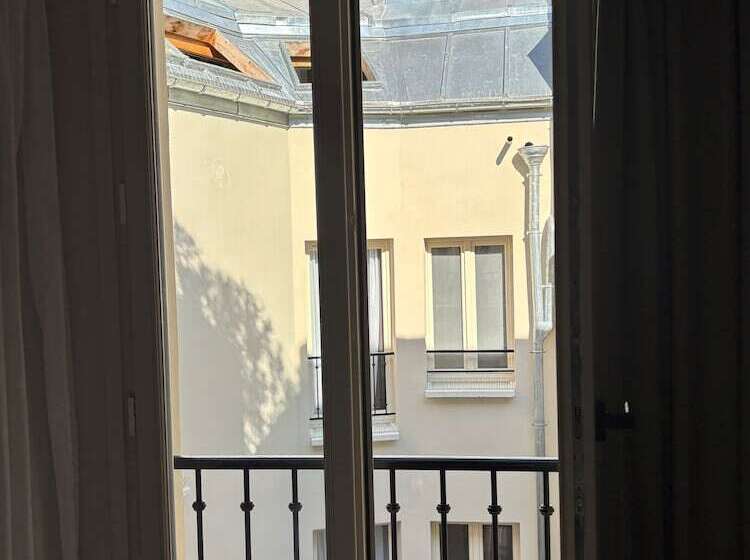 اتاق لوکس, Esté