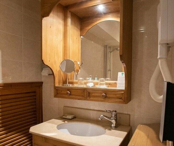 Номер Стандарт с Балконом, Hôtel Moulin De Val De Seugne
