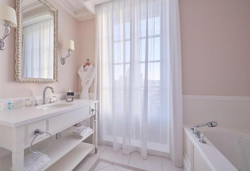 Стандартный Номер Кровать Кинг, Hôtel Du Palais Biarritz, In The Unbound Collection By Hyatt