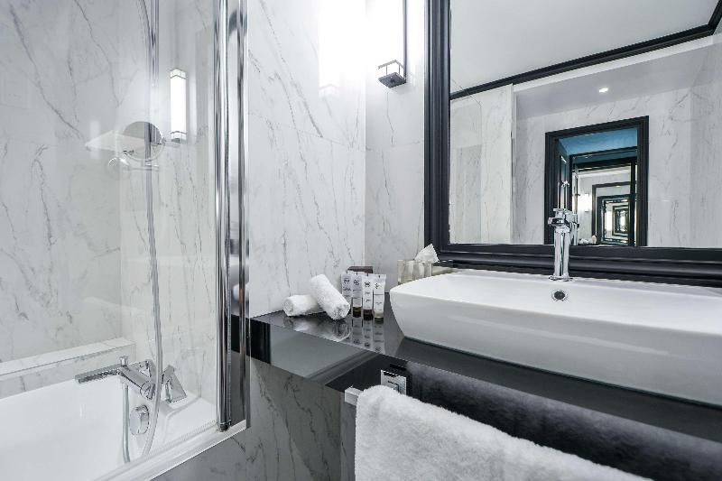اتاق استاندارد با تخت بزرگ, Maison Astor Paris, Curio Collection By Hilton