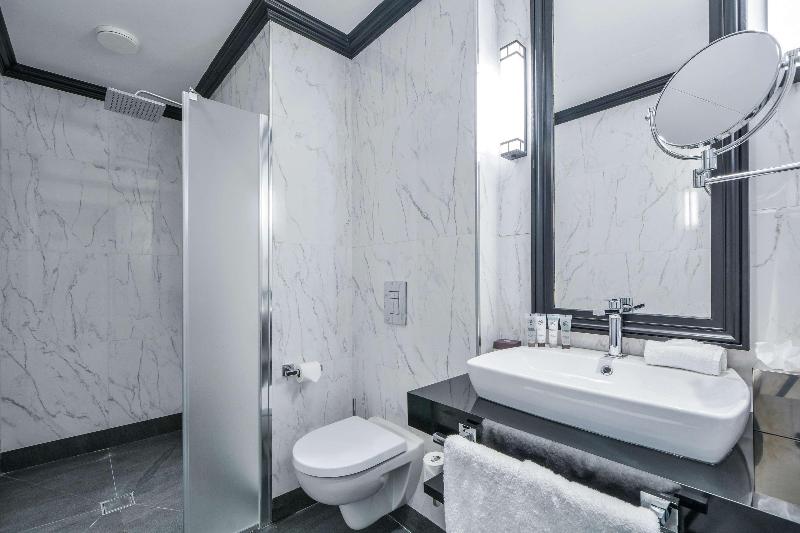 اتاق استاندارد با تخت بزرگ, Maison Astor Paris, Curio Collection By Hilton