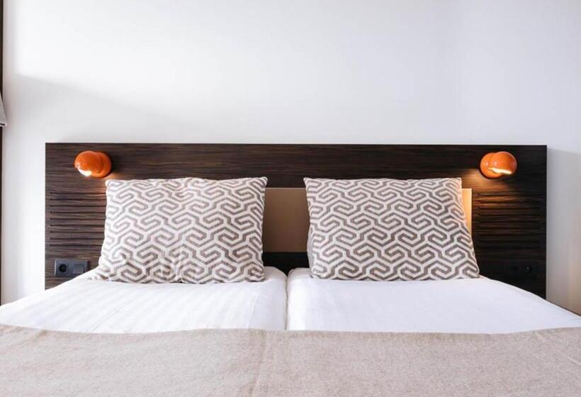 اتاق استاندارد با بالکن, Langley Hôtel Le Petit Prince
