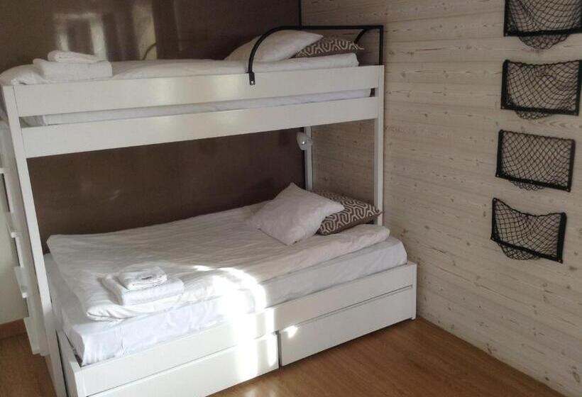 اتاق استاندارد چهارنفره با بالکن, Langley Hôtel Le Petit Prince