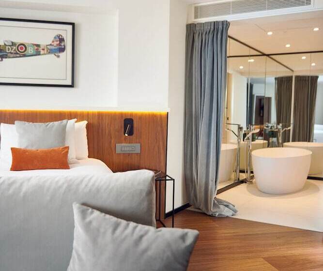 Полулюкс, Melia White House