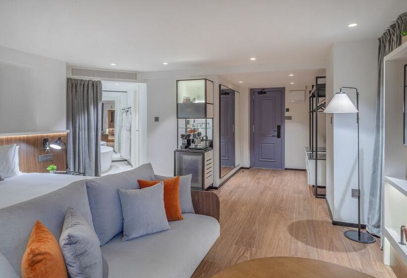Junior Suite, Melia White House