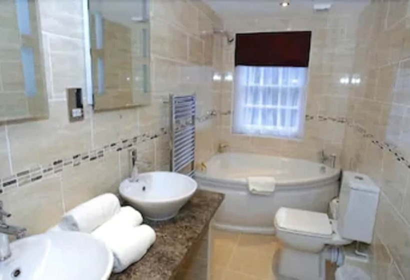 Семейный Номер, Newtown House