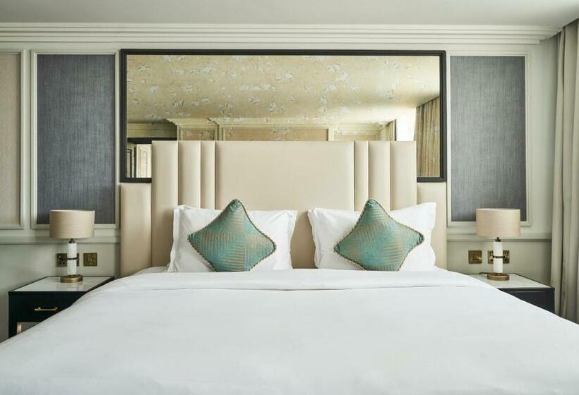 سوییت, The Royal Horseguards Hotel, London