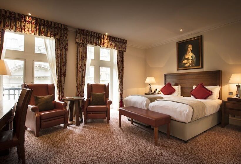 Номер Deluxe, The Royal Horseguards Hotel, London