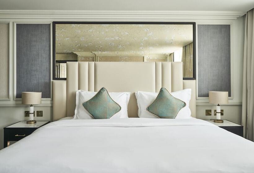 سوییت, The Royal Horseguards Hotel, London