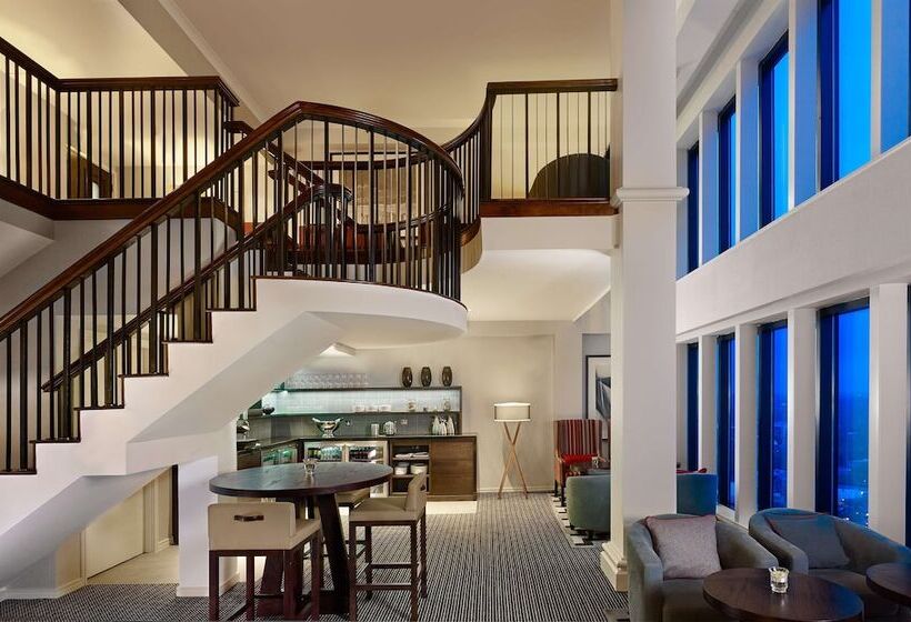 Номер Клуб, Hyatt Regency Birmingham