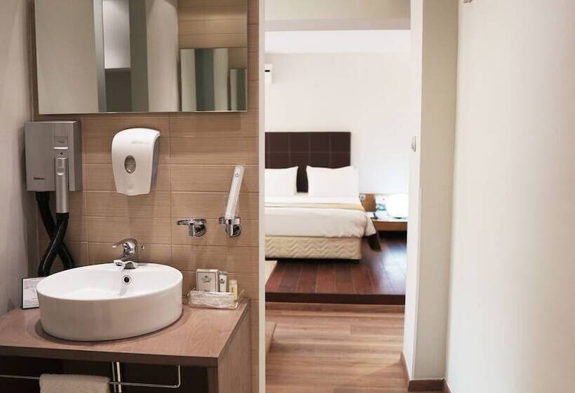 جناح جونيور, Capsis Hotel Thessaloniki