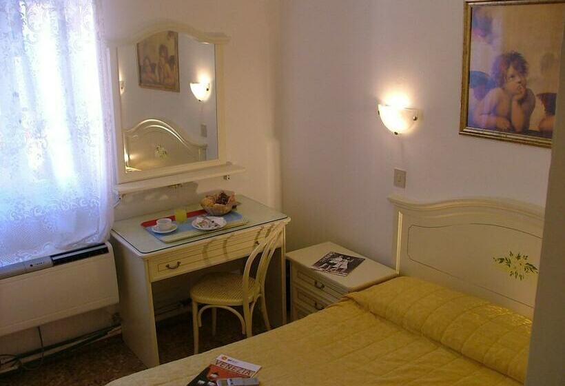Quarto Standard Casa de Banho Partilhada, Airone