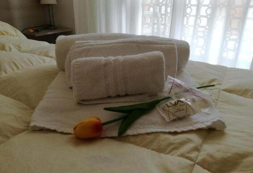 اتاق استاندارد چهارنفره با بالکن, Giulia