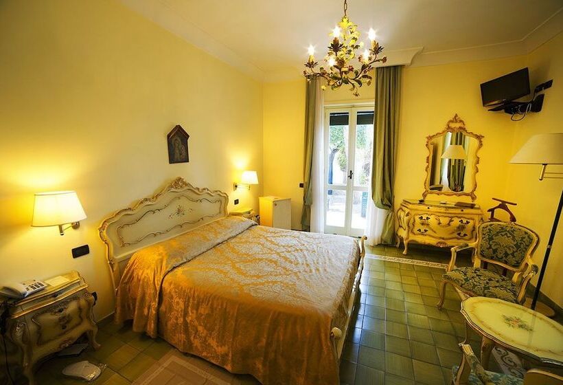 Номер Стандарт Двуспальная Кровать Вид на Море, Grande Albergo Miramare