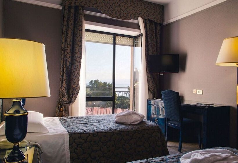 اتاق سوپریور با چشم‌انداز دریا, Grand Hotel Excelsior