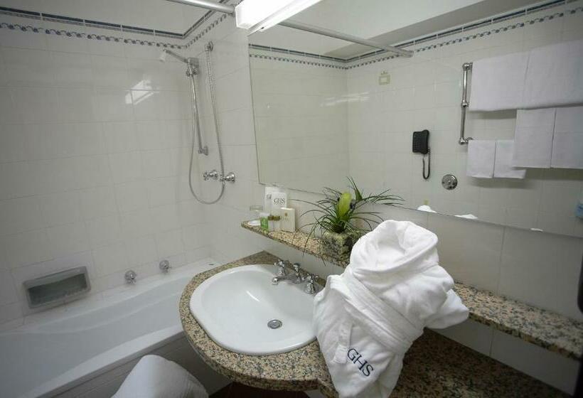 Camera Standard, Astoria Palace