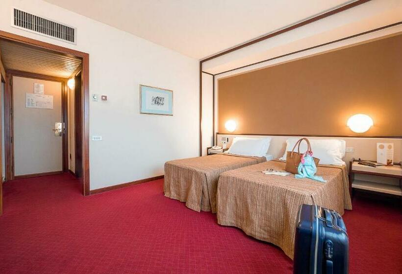 经济房, Astoria Palace