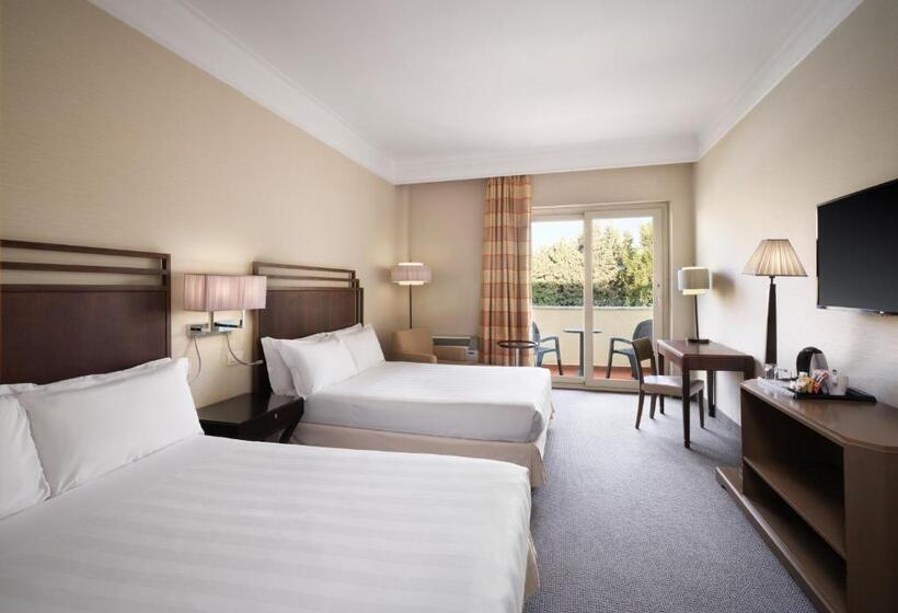 اتاق استاندارد با چشم‌انداز استخر, Crowne Plaza Rome St. Peter S, An Ihg