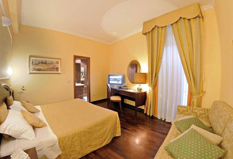 Quarto Triplo Estandar, Grand Hotel Italia