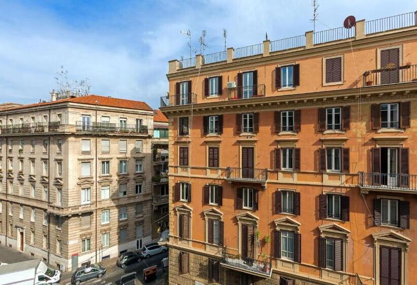 חדר בסיסי לשלושה, Le Méridien Visconti Rome