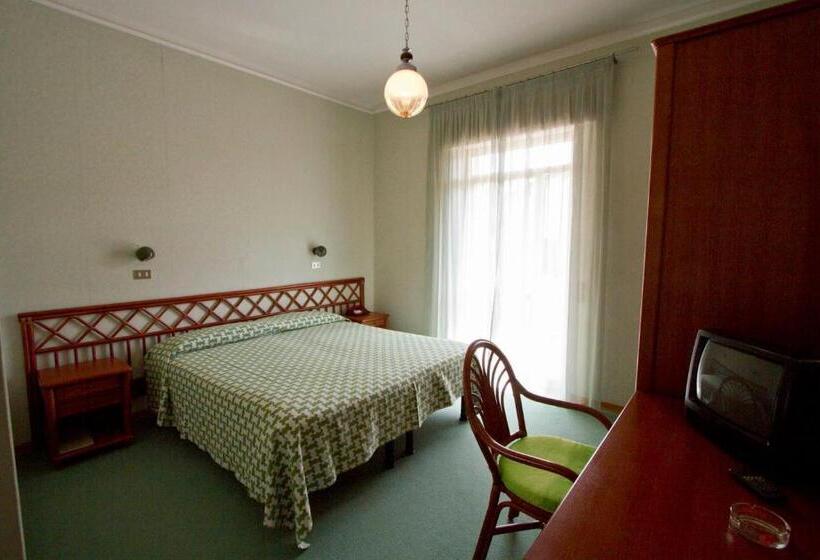Номер Стандарт Трехместный, Albergo Amici