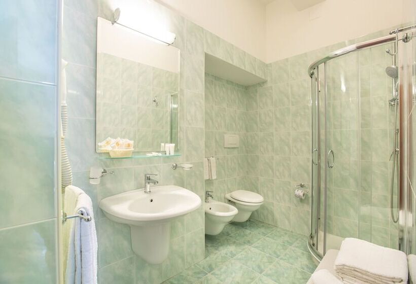 Quarto Quádruplo Estandar, Falcone