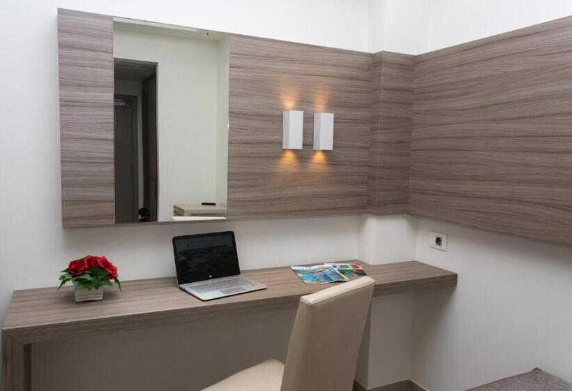 Трехместный Superior Вид на Море, Village Club Santa Caterina
