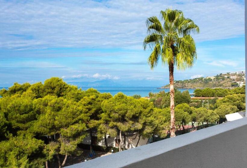 Четырехместный Номер Стандарт Вид на Море, Village Club Santa Caterina