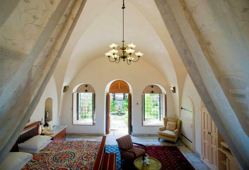סוויטת ג'וניור, The American Colony Hotel   Small Luxury Hotels Of The World