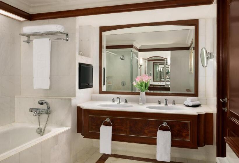 اتاق اجرایی با تخت بزرگ, Shangrila Kuala Lumpur