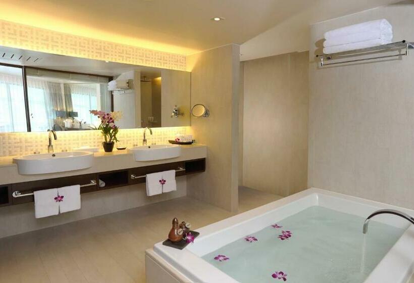 디럭스 스위트 킹 침대, Le Meridien Phuket Beach Resort