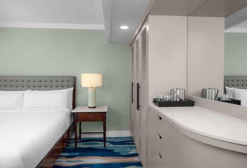 带大床的标准间, Amway Grand Plazacurio Collection By Hilton