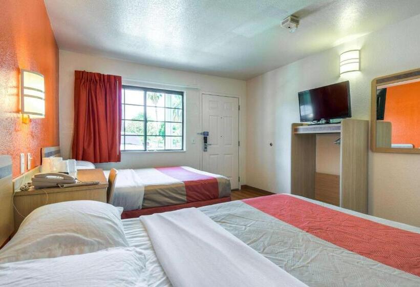 장애인을 위한 스탠다드 룸, Motel 6pomona, Ca  Los Angeles
