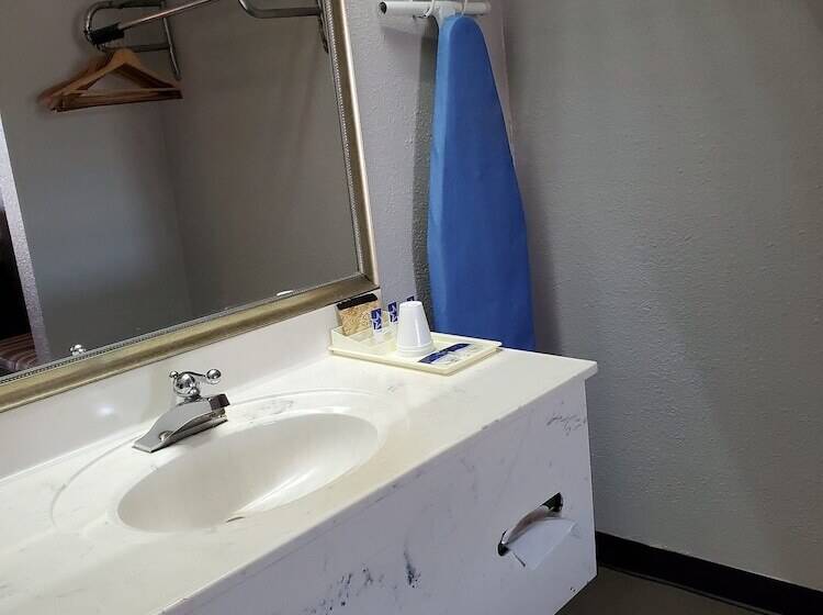带2个双人床的标准工作室, Americas Best Value Inn Wildersville