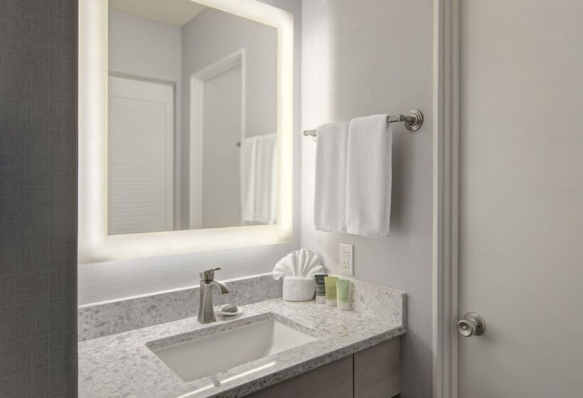 Номер Классика Кровать Квин, Hallmark Resort   Newport