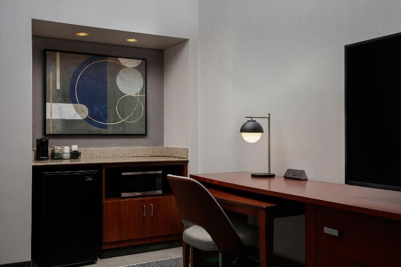 스위트 킹사이즈 침대, Courtyard Denver Tech Center