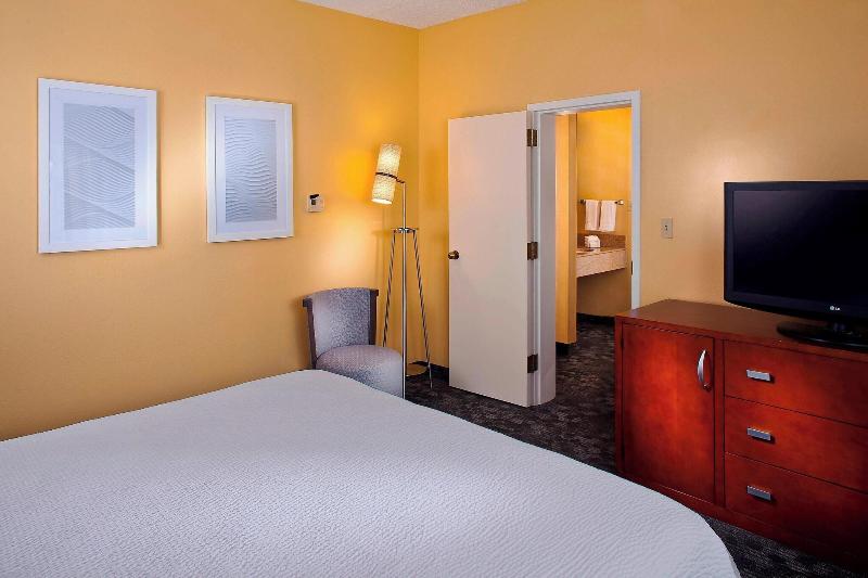 스위트 킹사이즈 침대, Courtyard By Marriott Huntsville University Drive