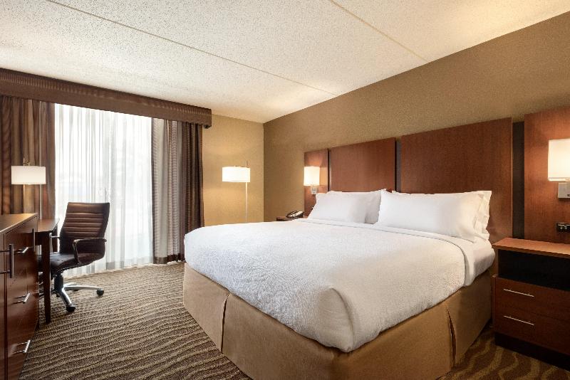 스위트 킹사이즈 침대, Holiday Inn Hotel & Suites Des Moines Northwest, An Ihg