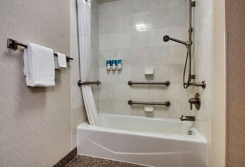 Номер Deluxe, Drury Inn & Suites Findlay