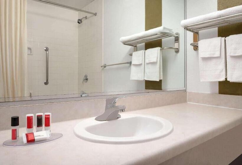 Люкс Deluxe Кровать Кинг, Travelodge By Wyndham Zanesville