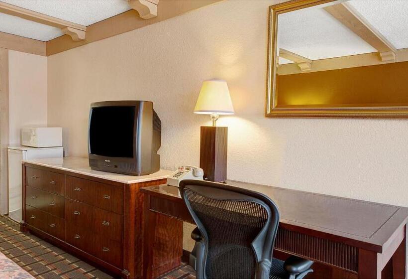 Стандартный Номер Кровать Кинг, Knights Inn Greensburg