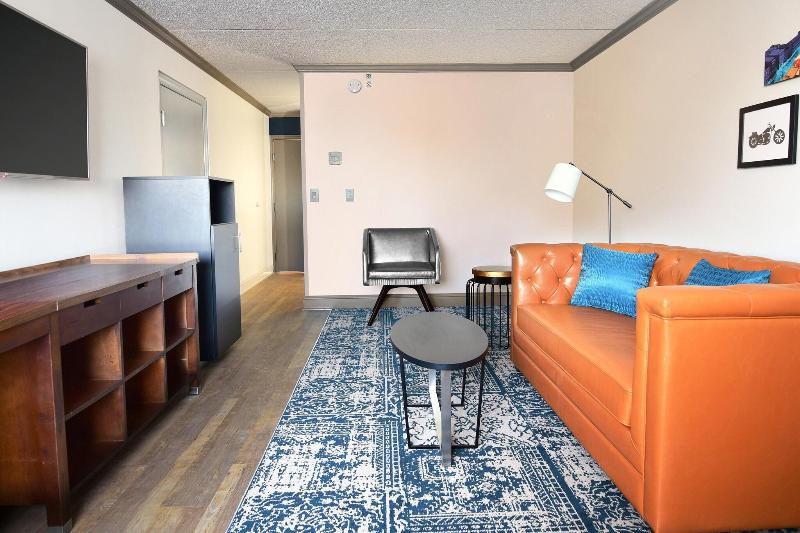 带大床的套房, Four Points By Sheraton York