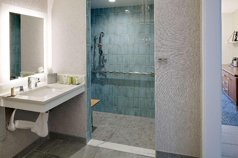장애인을 위한 킹사이즈 침대 스탠다드 룸, Hilton Los Angeles Culver City